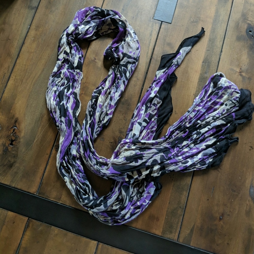 Like New! Gorgeous Purple Scarf